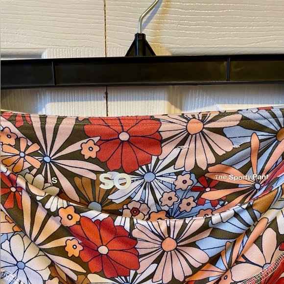 SO Floral Athletic Set Size Small - Picture 5 of 6